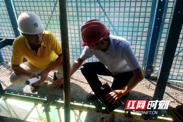 長沙開展附著式升降腳手架施工安全專項(xiàng)檢查 簽發(fā)停工通知書3份，筑牢高空作業(yè)“安全網(wǎng)”
